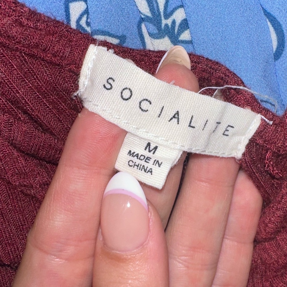 ⭐️3 for $12⭐️ Dark Red / Maroon Tank Top Super Soft - Picture 3 of 3